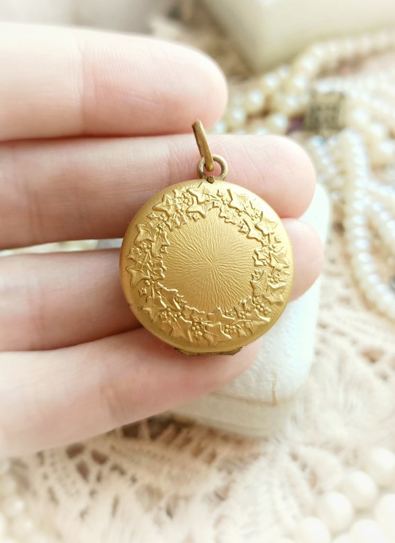 Beautiful French Antique c1900 Gold Filled  Round 