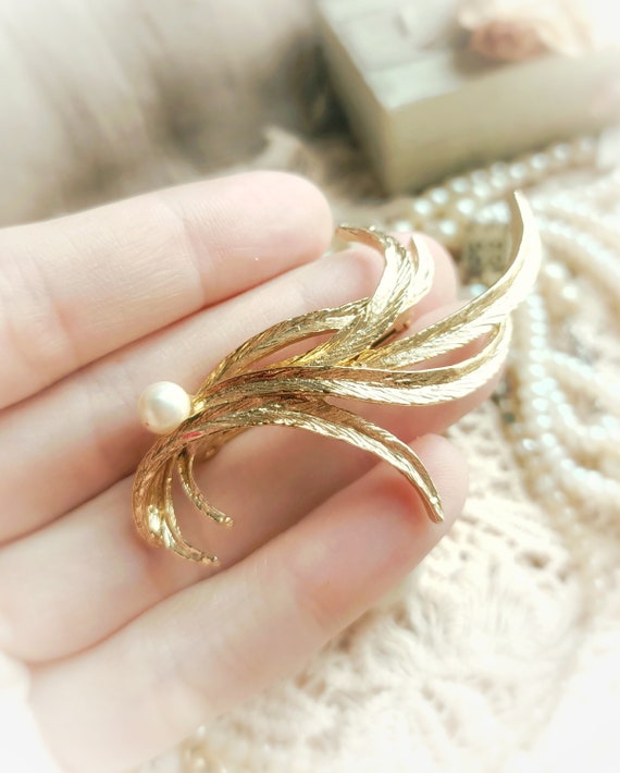 Beautiful French Vintage Faux Pearl & Gold Tone M… - image 1