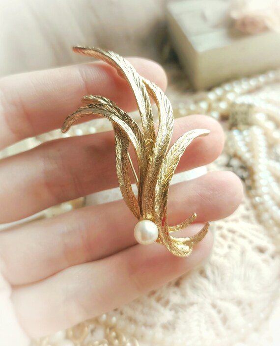 Beautiful French Vintage Faux Pearl & Gold Tone M… - image 2