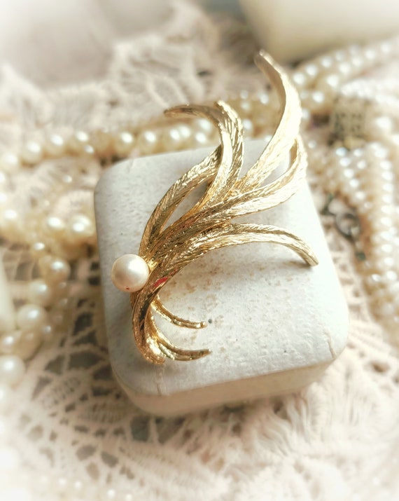 Beautiful French Vintage Faux Pearl & Gold Tone M… - image 6