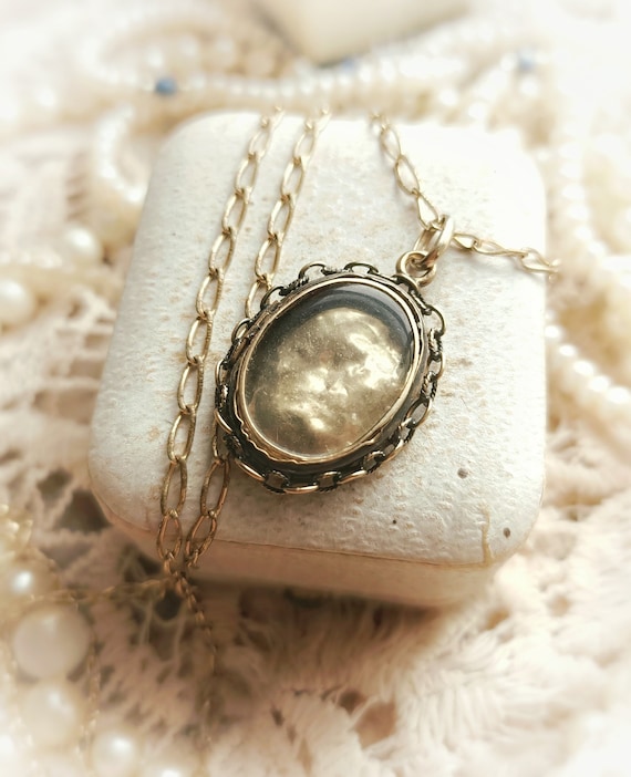 Beautiful 18k Gold French Antique Engraved Oval Glass Window Locket, XIX-Century Antique Solid Gold Locket & Gold Filled Chain, Gift for Her