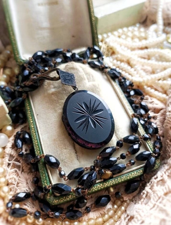 Black locket discount
