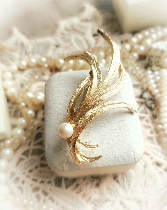Beautiful French Vintage Faux Pearl & Gold Tone M… - image 4