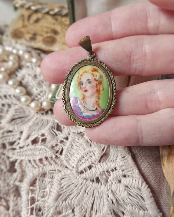 Beautiful French Vintage Hand Painted Enamelled P… - image 3