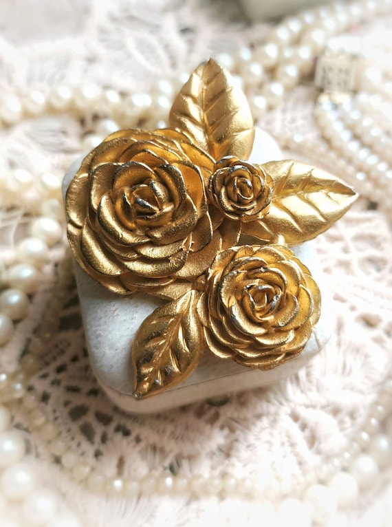 Broche vintage en métal doré et pierre mauve - Montres & Bijoux