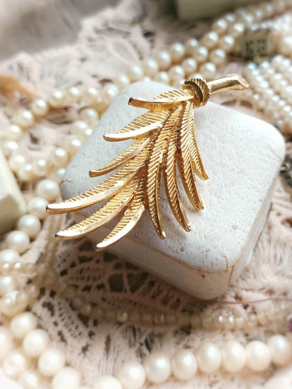 Beautiful French Vintage c1960s Gold Tone Metal L… - image 1