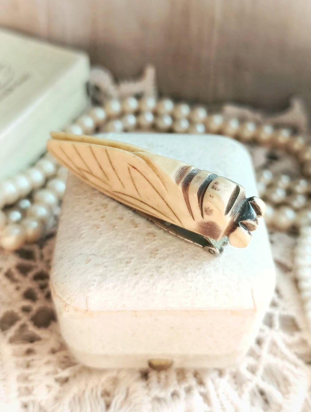 Broche Cigale Victorienne Française En Or 18 Carats Avec émeraudes, Diamants Et Rubis Surmontés