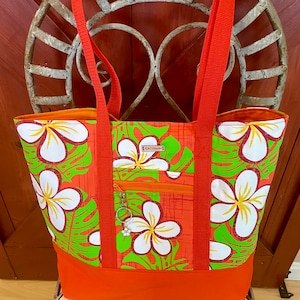 TTS49 - Titel: Hawaiianische Plumeria Tragetasche|Blumendruck mit Palmenblättern