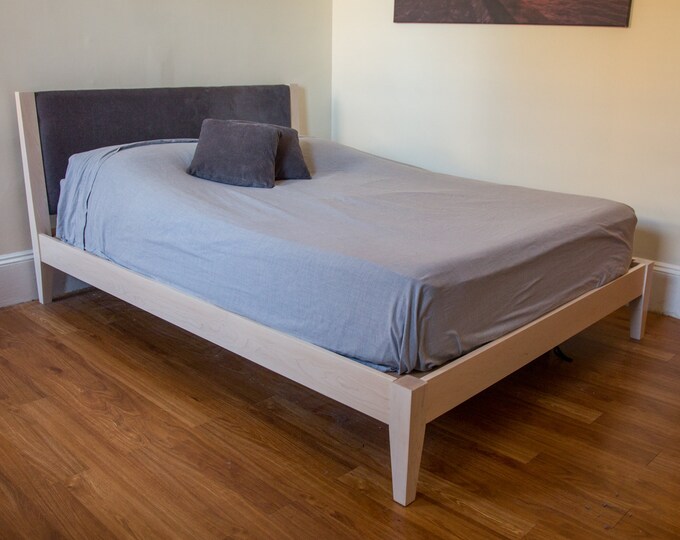 Queen Modern Platform Bed mit Kopfteil und 2 Nachtsteinen in | Etsy