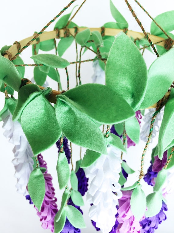 Flower crib mobile / Wisteria image
