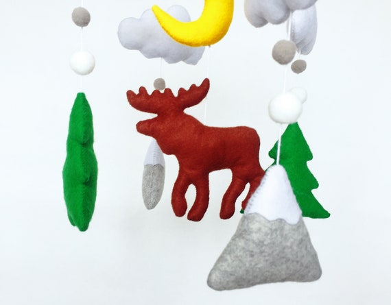 Crib mobile / Moose, Woodland image