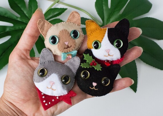 Felt Cat Christmas Decorations / Cat Brooches image