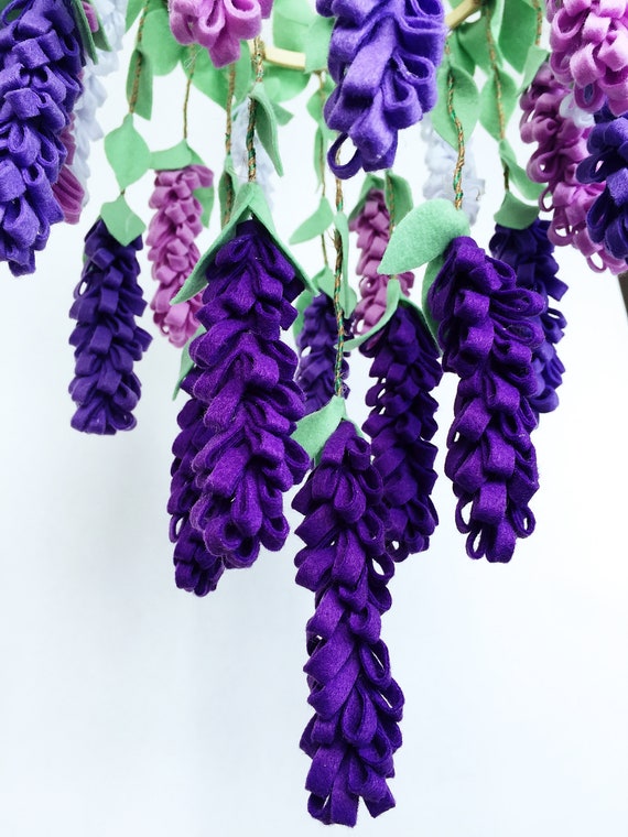 Flower crib mobile / Wisteria image