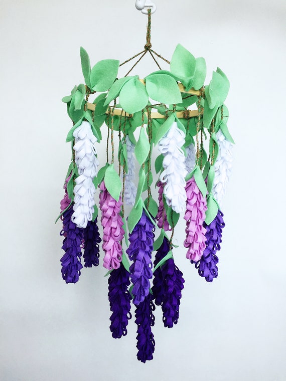 Flower crib mobile / Wisteria image