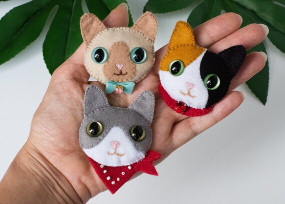 Felt Cat Christmas Decorations / Cat Brooches image