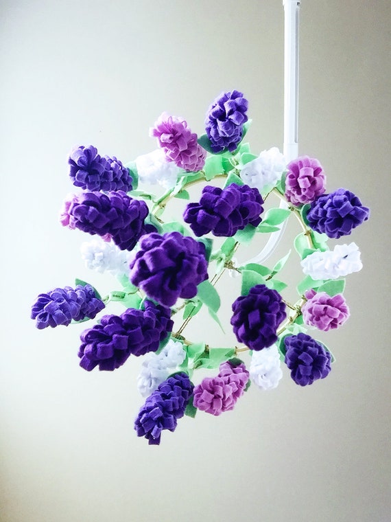 Flower crib mobile / Wisteria image