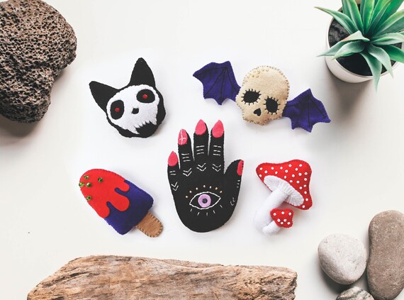Set of 5 Halloween Brooches image