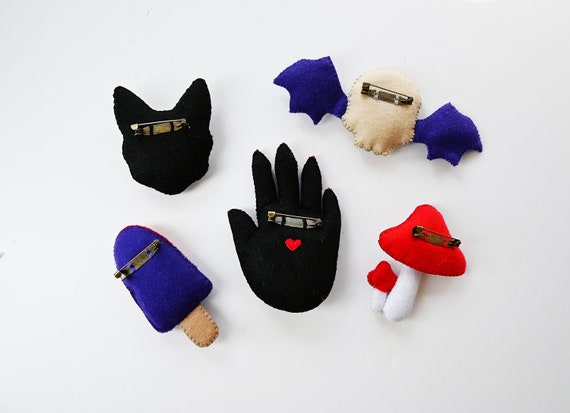 Set of 5 Halloween Brooches image