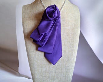 Handgefertigte Krawatten-Halskette: Schicker Statement-Schmuck