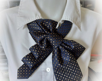 Collana cravatta blu scuro, collana di dichiarazione, idee regalo uniche, decorazione di camicette, dichiarazione di moda