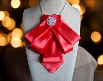 Handgefertigte Krawatten-Halskette: Schicker Statement-Schmuck