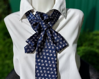 Collier cravate fait main pour femme - Pièce tendance à nouer dans le cou - Accessoire de mode pour elle - Cadeau d'anniversaire unique