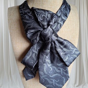 Chic Women&#39;s Necktie Necklace - Handcrafted Statement Jewelry - Elegant Office Wear Accessory - Stylish Gift Idea