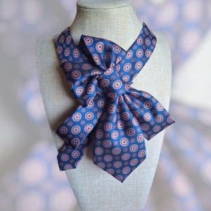 Chic Women&#39;s Necktie Necklace - Handcrafted Statement Jewelry - Elegant Office Wear Accessory - Stylish Gift Idea