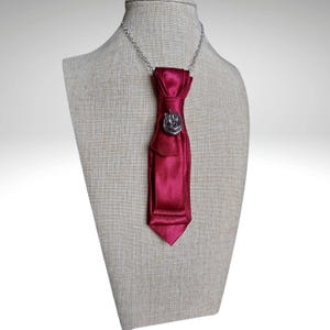 Chic Women's Necktie Necklace - Handcrafted Statement Jewelry - Elegant Office Wear Accessory - Stylish Gift Idea