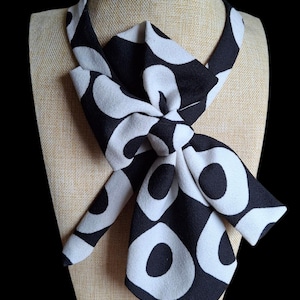 Chic Women&#39;s Necktie Necklace - Handcrafted Statement Jewelry - Elegant Office Wear Accessory - Stylish Gift Idea