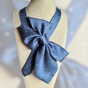 Halskette für Frauen - Handgemachter Krawatten-Stil - Einzigartiges Mode-Accessoire - Perfektes Geschenk für Sie