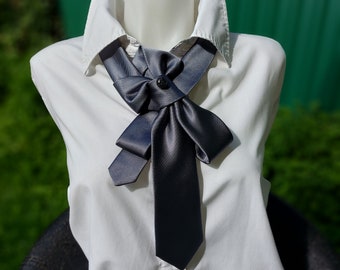 Halskette für Frauen - Handgemachter Anhänger im Krawattenstil - Einzigartiges Modeaccessoire - Perfektes Geschenk für Sie