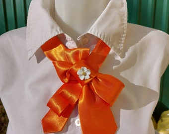 Halskette für Frauen - Handgemachter Anhänger im Krawattenstil - Einzigartiges Modeaccessoire - Perfektes Geschenk für Sie