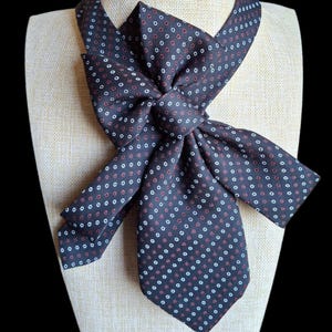 Chic Women&#39;s Necktie Necklace - Handcrafted Statement Jewelry - Elegant Office Wear Accessory - Stylish Gift Idea