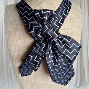 Chic Women&#39;s Necktie Necklace - Handcrafted Statement Jewelry - Elegant Office Wear Accessory - Stylish Gift Idea