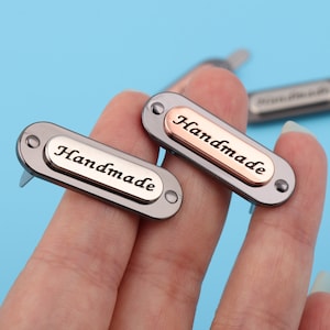 35 * 12mm Metallo "fatto a mano" Rettangolo Sacchetto Tag con piedi Etichetta della borsa Qualità superiore Etichetta decorativa Fatta a mano Etichetta artigianale Etichetta decorazione della borsa