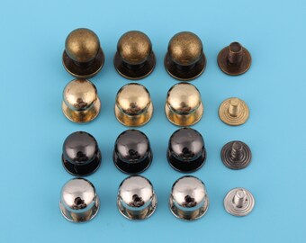 Könnte beinhalten: Sortiment von 12 Metall-Schrankknöpfen in Gold-, Silber- und Schwarz-Finish. Die Knöpfe sind rund mit einer erhabenen Mitte und einer flachen Basis.