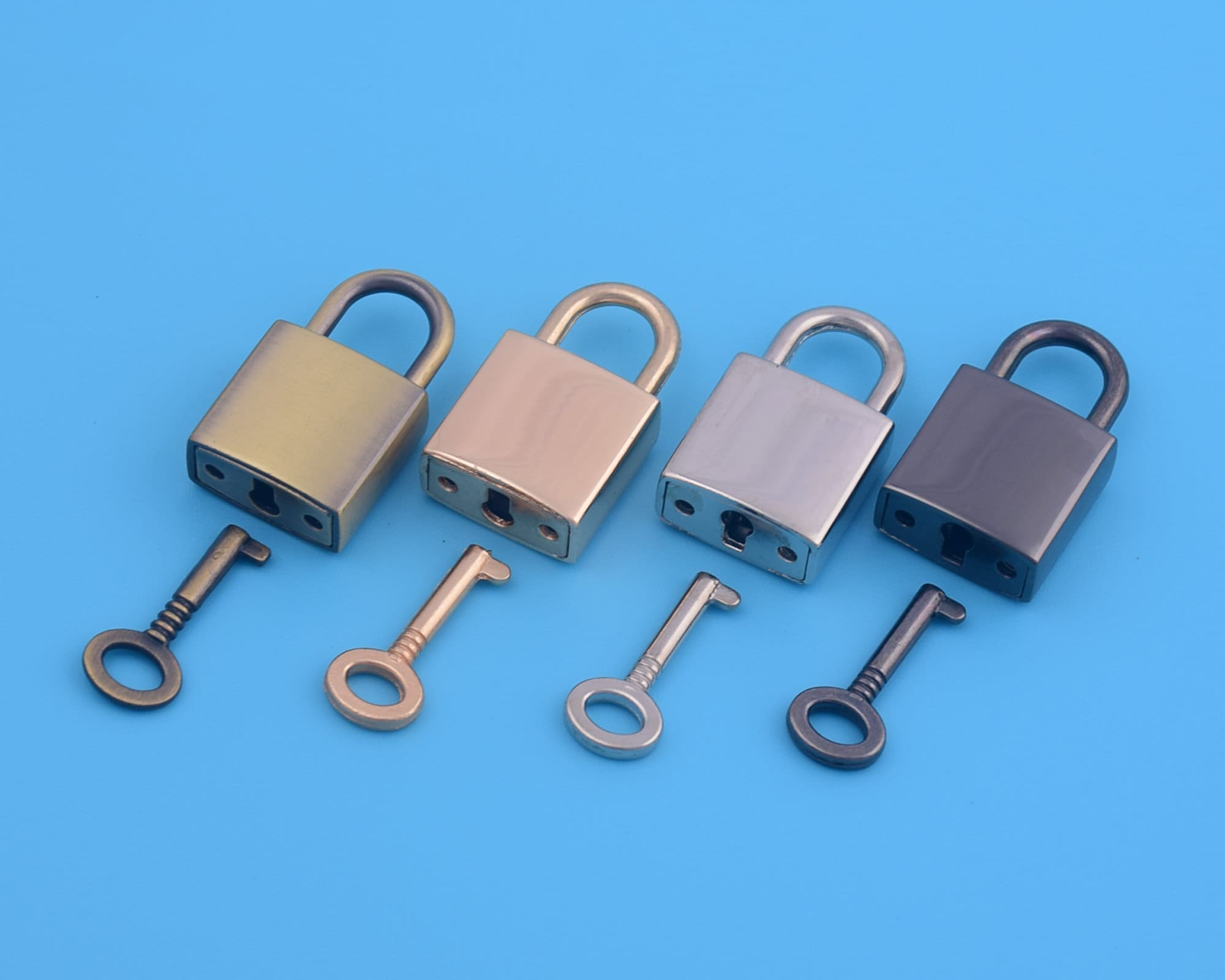 アンティーク金属ロックと鍵3本セット　南京錠　作動品 鍵型南京錠：アンティーク真鍮製バッグロック、財布用金具（35 x 21 mm