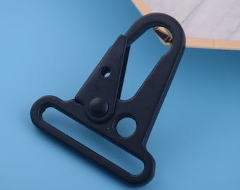 Mosquetón triangular negro mate: clip metálico para correa, accesorio para llavero