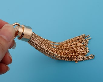 Sleutelhanger met kwastje van goudkleurig metaal: hanger met lichtmetalen bedel - 100 mm