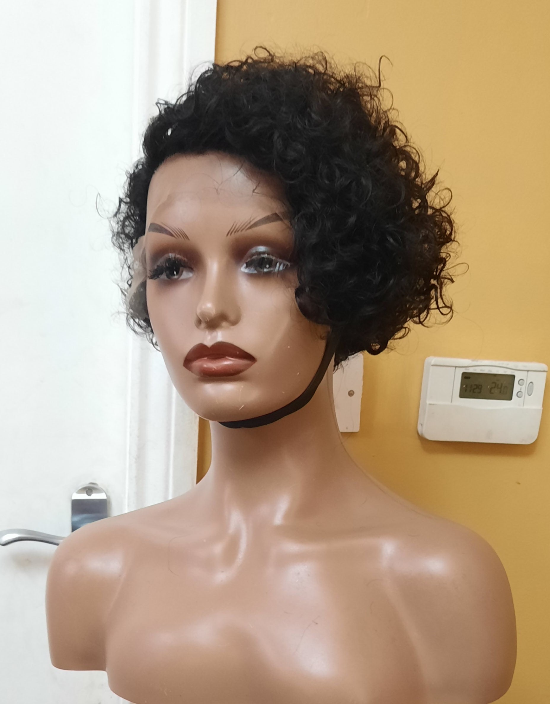 Perruque Courte Brésilienne En Cheveux Humains Noir - Taille Moyenne, Neuve Sans étiquettes