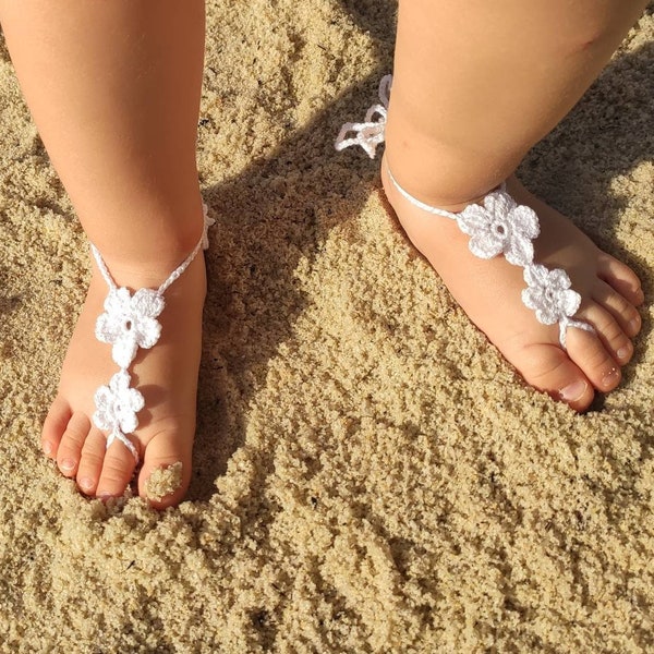 Flower baby girl barefoot sandals  White crochet infant foot jewelry Baptism photo shoot foot wear Boho wedding barefoot accessories for gir