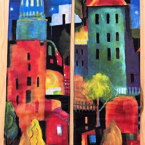 以下が含まれることがあります： 夜に街並みを描いたカラフルな絵画。建物は赤、オレンジ、黄色、緑、青の色合いで描かれています。手前に木とフェンスがあります。絵画はスタイリッシュで抽象的なスタイルで描かれています。