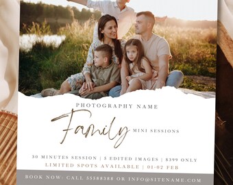Könnte beinhalten: Eine Familienfoto-Werbung mit einem Foto einer vierköpfigen Familie, die auf einer Decke in einem Feld sitzt. Der Text lautet "PHOTOGRAPHY NAME Family MINI SESSIONS 30 MINUTES SESSION 5 EDITED IMAGES 399€ ONLY LIMITED SPOTS AVAILABLE 01-02 FEB BOOK NOW: CALL 55588388 OR INFO@SITENAME.COM"