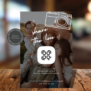 Partagez le modèle de carte marketing photographie QR Code amour modifiable minimal dessiné à la main Doodle imprimable Capturez le modèle Love Canvas Modifier