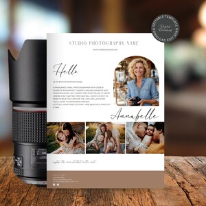 Op de afbeelding: Een marketingtemplate voor fotografie met een witte achtergrond, zwarte tekst, een ronde foto van een persoon en drie rechthoekige familiefoto's. Het document bevat tijdelijke aanduidingen voor een studionaam, contactgegevens en een downloadbadge.