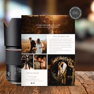 Op de afbeelding: Een digitale sjabloon voor trouwfotografie met de tekst "Studio Photography Name" en voorbeeldafbeeldingen van stellen. De sjabloon bevat contactgegevens en de zin "Nice to Meet You". Een cameralens staat op de voorgrond.