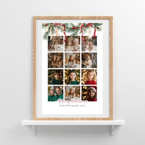 Pu&ograve; includere: Un collage di foto natalizie con 16 immagini di bambini e famiglie. Le immagini sono disposte in una griglia e sono circondate da una ghirlanda di rami di pino e nastro rosso. Il testo "Buon Natale" e "Nome dello studio fotografico" &egrave; in fondo al collage.