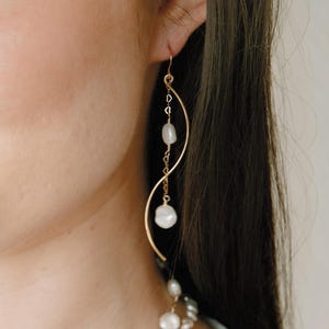 Handgefertigte, lange Ohrringe mit Perlen für Bräute | Charlotte Ohrringe