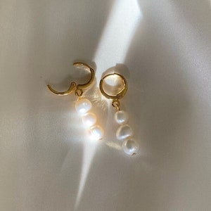 Presley | Gold Süßwasser Perle baumeln Ohrringe | Sterling Silber Hochzeit Ohrringe mit Perlen | Handgemachter hypoallergener Schmuck